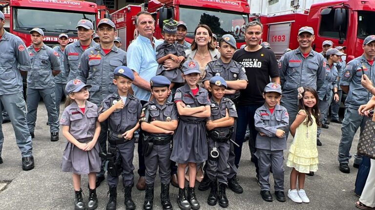 Rosana Valle recebe elogios de Tarcísio e apoio de Bolsonaro em evento em Santos-SP