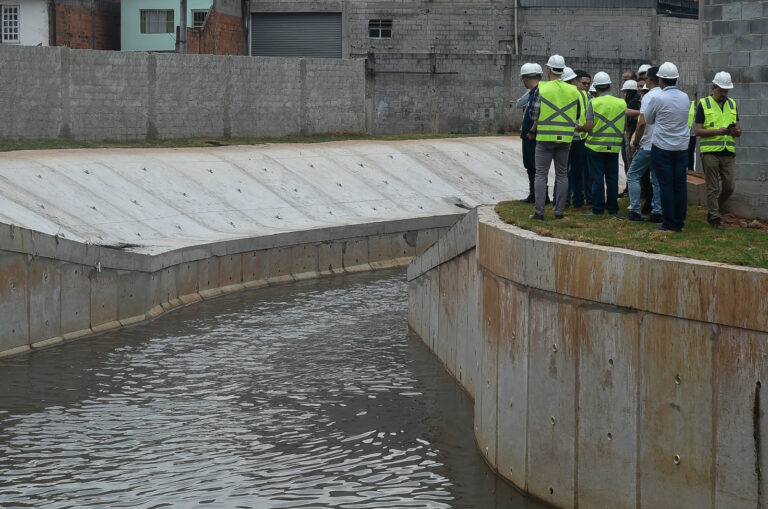 Corporação Andina de Fomento realiza a sétima visita às obras do Viva Baquirivu