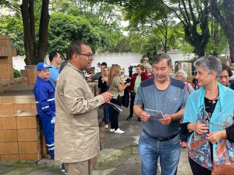 Prefeitura realiza ação de combate ao mosquito transmissor da dengue em cemitérios