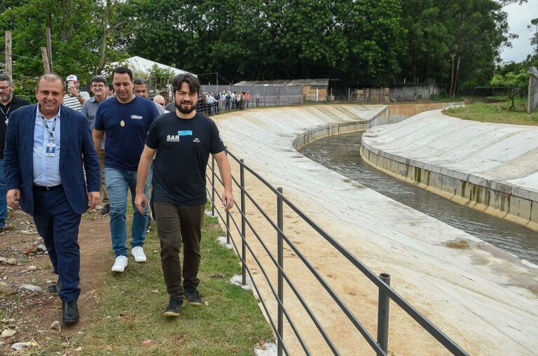 Viva Baquirivu: Prefeitura conclui a canalização do córrego do Cocho Velho, em Cumbica