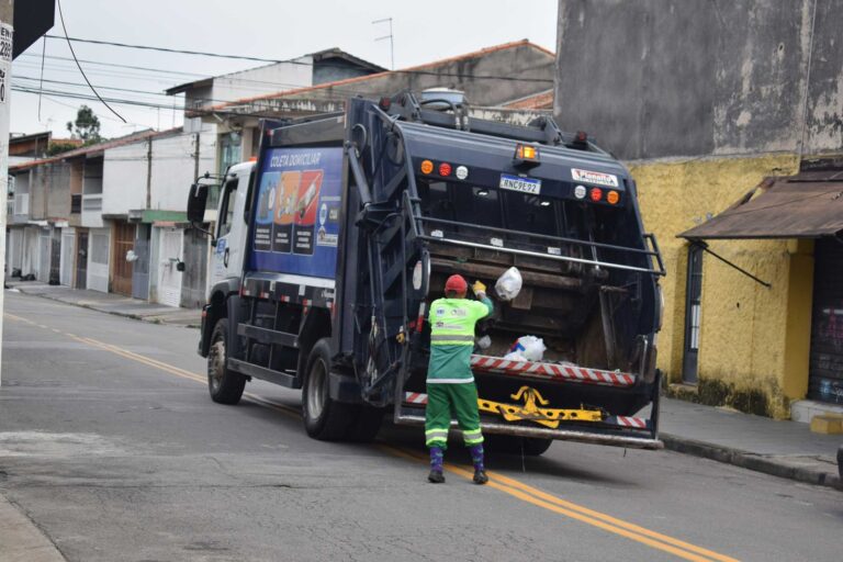 Coleta de lixo domiciliar será interrompida nos feriados de Natal e Ano Novo