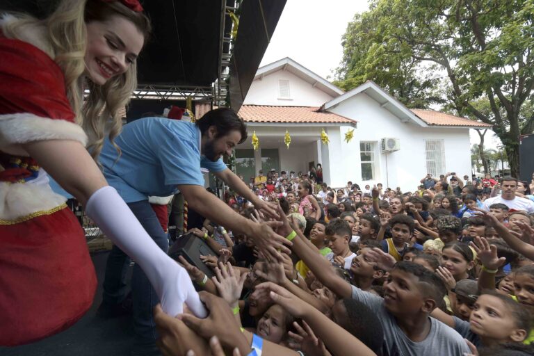 Natal Solidário reúne mais de 2,3 mil crianças com Papai Noel e muita diversão