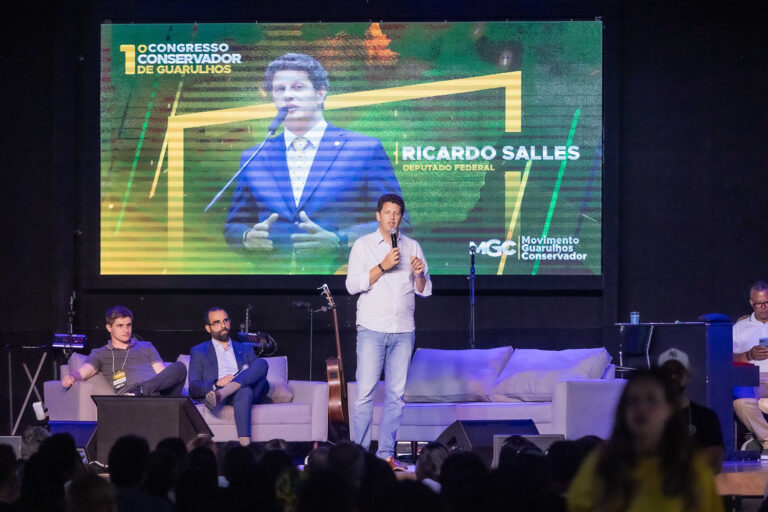 Com Bolsonaro ‘ao vivo’ e 900 inscritos, 1º Congresso Guarulhos Conservador reúne vozes da direita