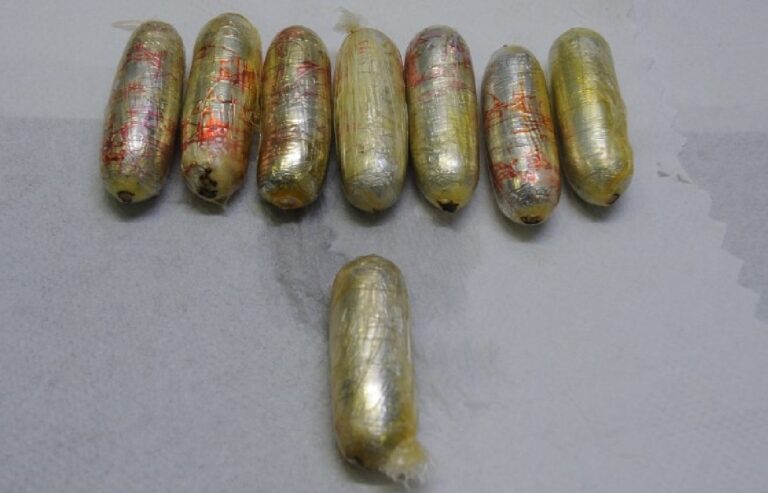 PF prende dois passageiros em Guarulhos com cápsulas de droga no estômago