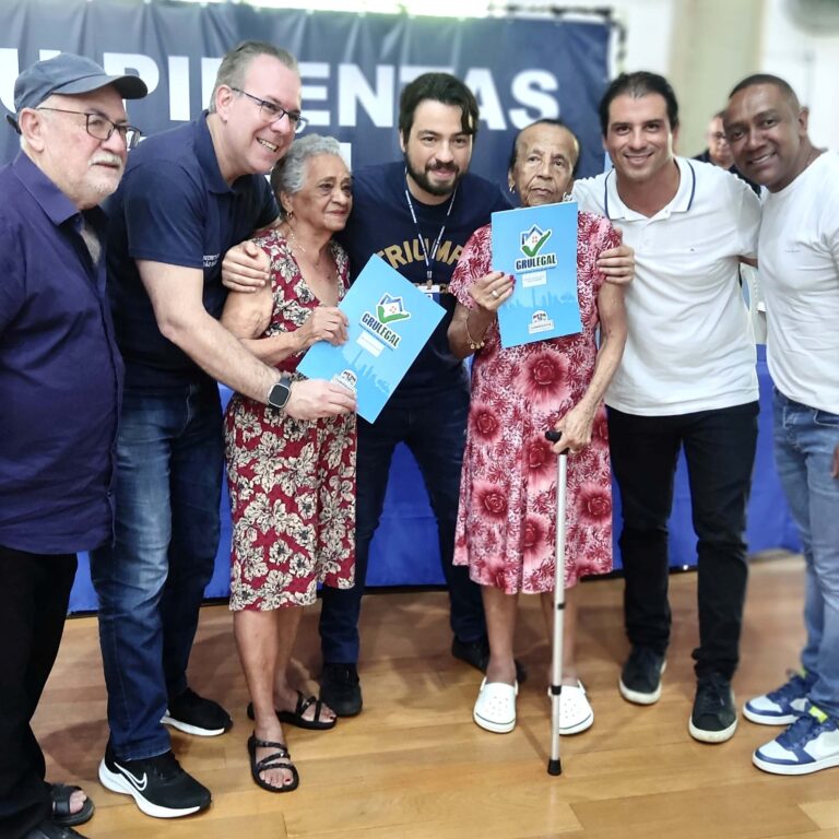 Prefeitura entrega 144 títulos de propriedade a famílias da região do Pimentas