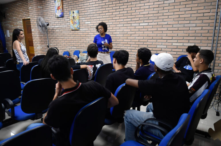 Estudantes participam de projeto para o acolhimento e a inclusão de pessoas com deficiência