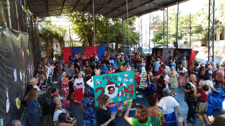 Celebração natalina reúne 300 idosos no CCI Gopoúva