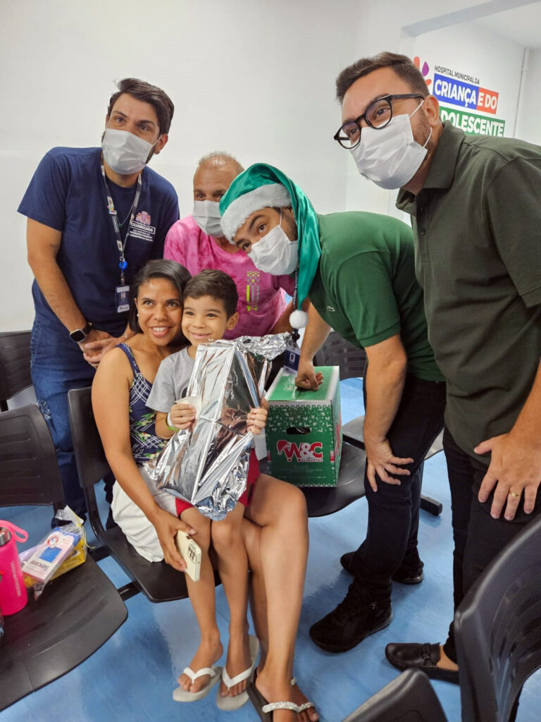 Entrega de presentes anima o Natal de crianças internadas no HMCA de Guarulhos