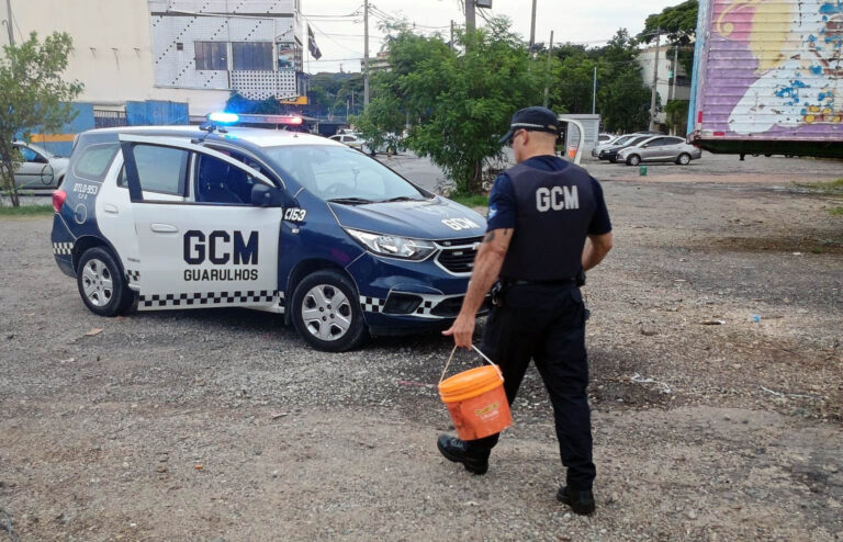 GCM apreende baldes com quase 50 litros de cerol no Parque Cecap