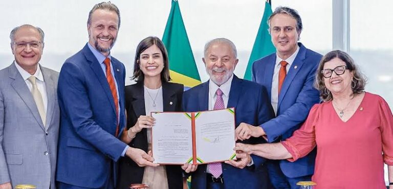 Bolsa do ensino médio será de R$ 200 por mês, com bônus de R$ 200 para Enem