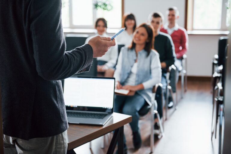 Universidade oferece 5 mil vagas em mais de 100 cursos gratuitos