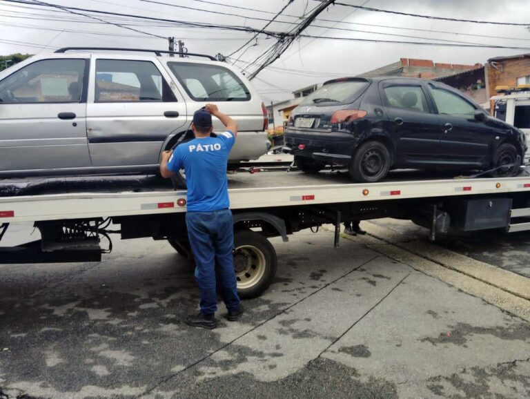 Prefeitura retira das ruas de Guarulhos 350 carros abandonados em um ano