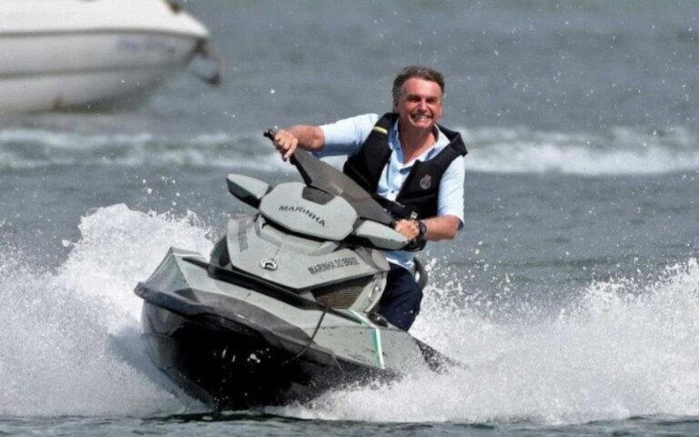 Polícia Federal investiga se jet ski usado em pescaria dos Bolsonaro foi usado para ocultar provas