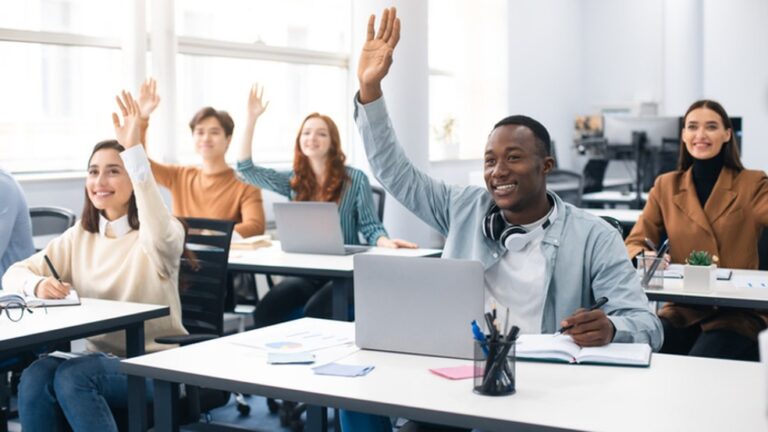 Guarulhos abre mais de 900 vagas em cursos profissionalizantes gratuitos nesta segunda-feira