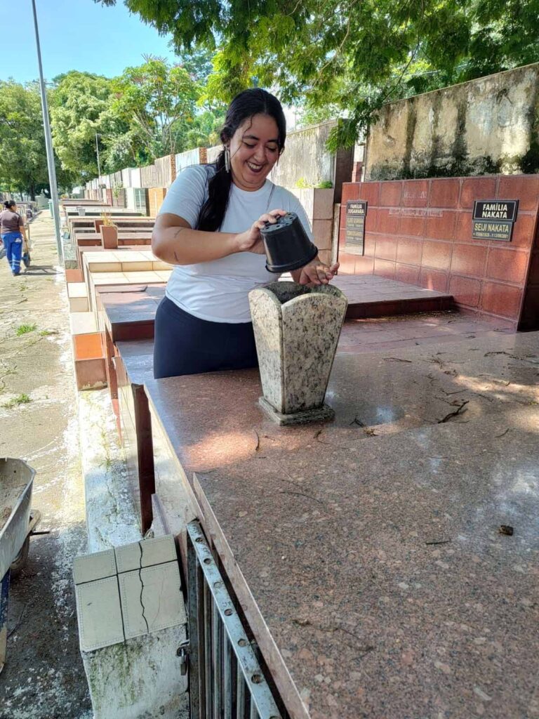 Prefeitura de Guarulhos faz operação especial contra a dengue em cemitérios