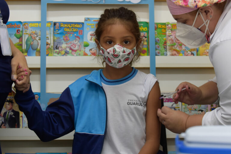 Guarulhos inicia a vacinação contra a dengue nas escolas municipais a partir de terça-feira