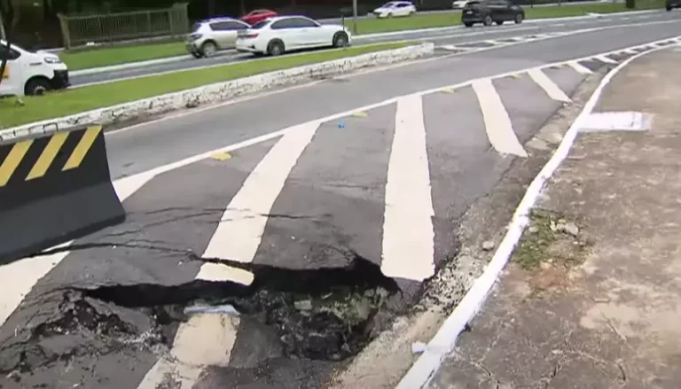 Corpo de mulher é escondido em buraco no asfalto em acesso à Avenida 23 de Maio, em SP