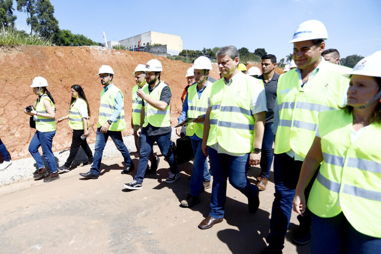Governador e prefeito vistoriam finalização das obras na região do Trevo de Bonsucesso