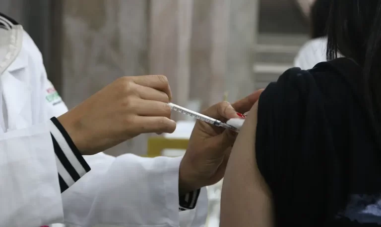 SpikeVax: DF começa a aplicar nova dose contra a covid-19