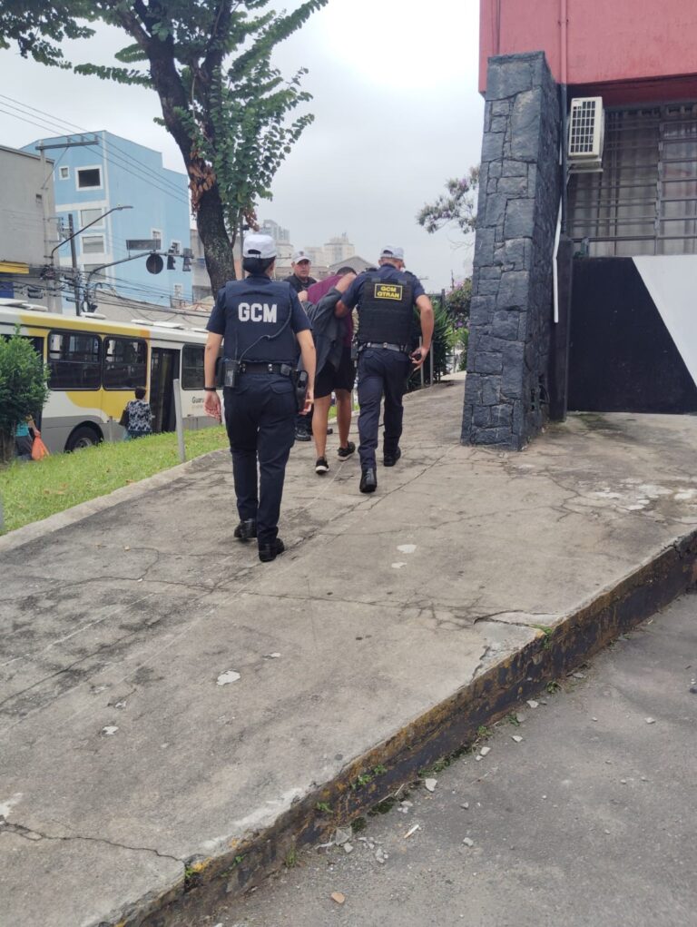 GCM prende homem por importunação sexual em ônibus no bairro Porto da Igreja