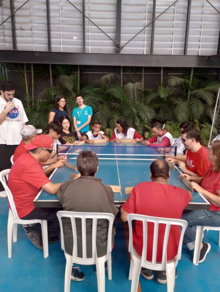 Alunos com deficiência visual de Guarulhos participam de vivência do esporte Takkyu Volley