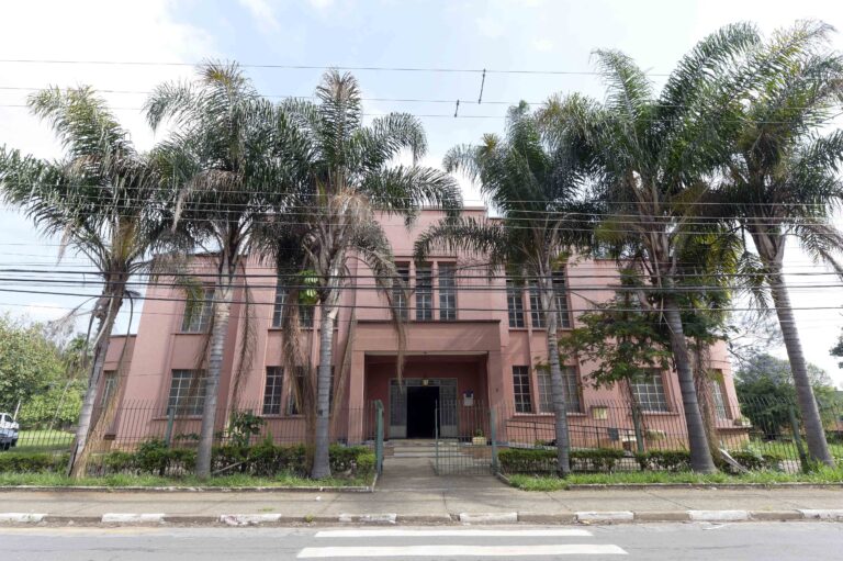 Teatro Padre Bento recebe coral formado por alunos de escola estadual na quinta-feira