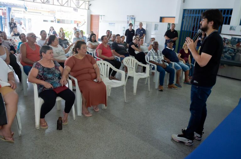 Famílias do Jardim Lenize recebem títulos de propriedade9-