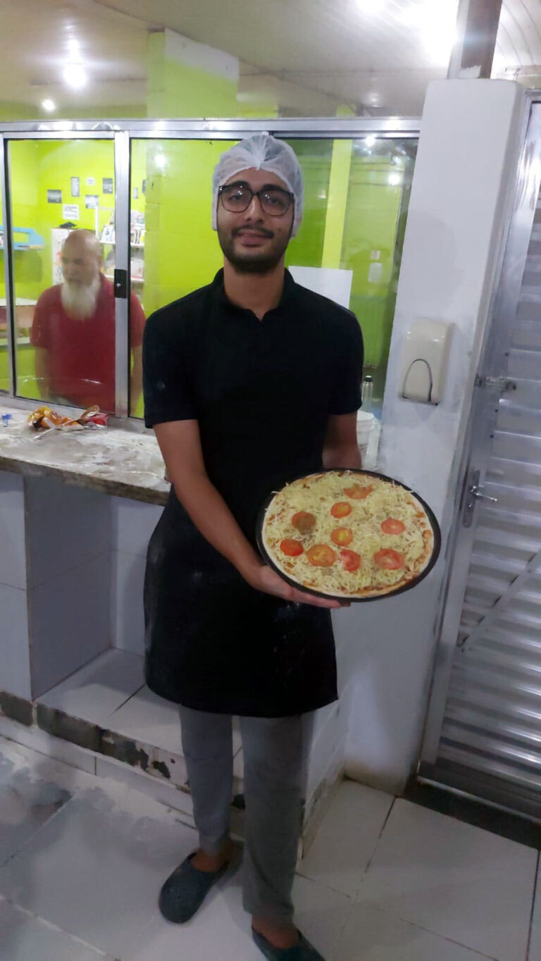 Serviço de acolhimento à população em situação de rua oferece curso de pizzaiolo