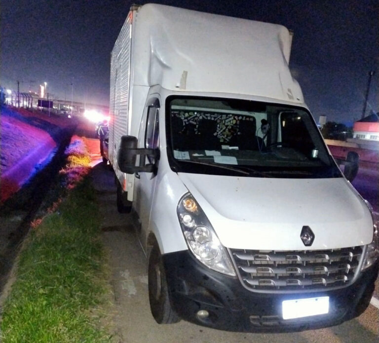 GCM recupera na Água Chata caminhonete roubada em Carapicuíba