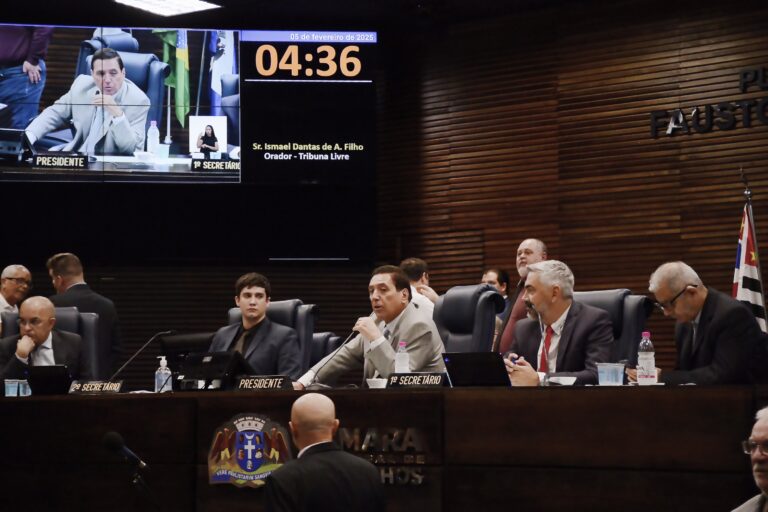 Em sessões extraordinárias, vereadores aprovam dois projetos da Prefeitura