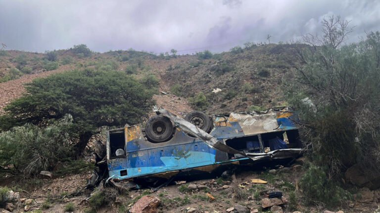 Acidente de ônibus na Bolívia mata pelo menos 31 pessoas