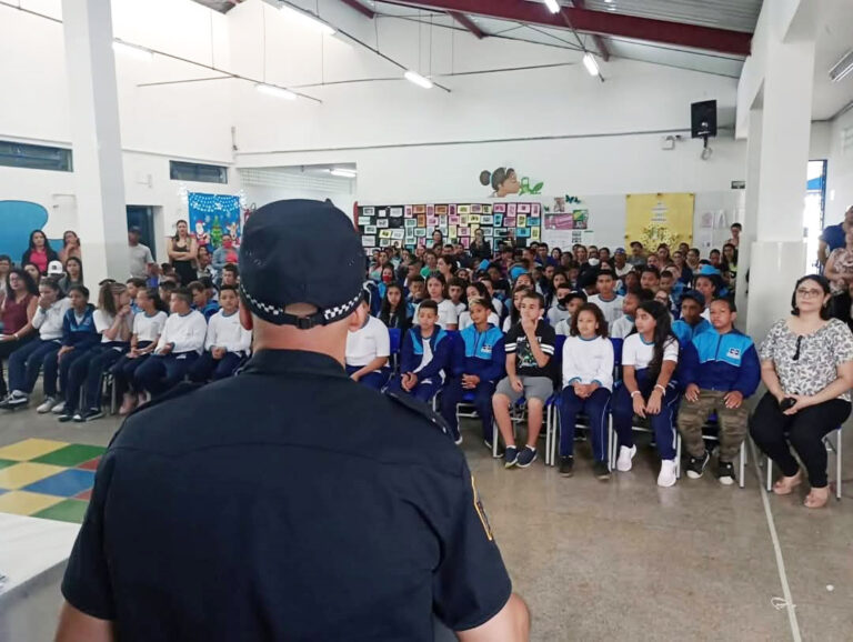 GCM visita escolas da Prefeitura e inicia projeto de prevenção às drogas