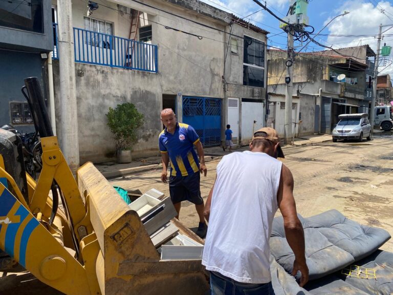 Cerca de 300 metros cúbicos de resíduos são retirados na Vila Any e região durante mutirão