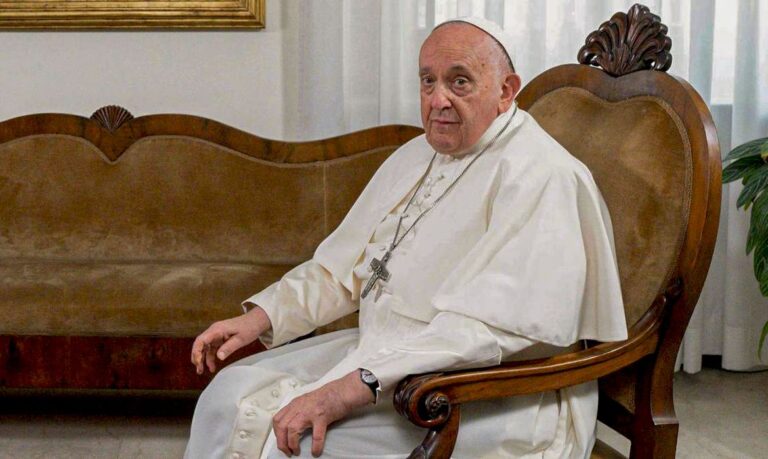Papa Francisco está com infecção polimicrobiana e a situação clínica é ‘complexa’