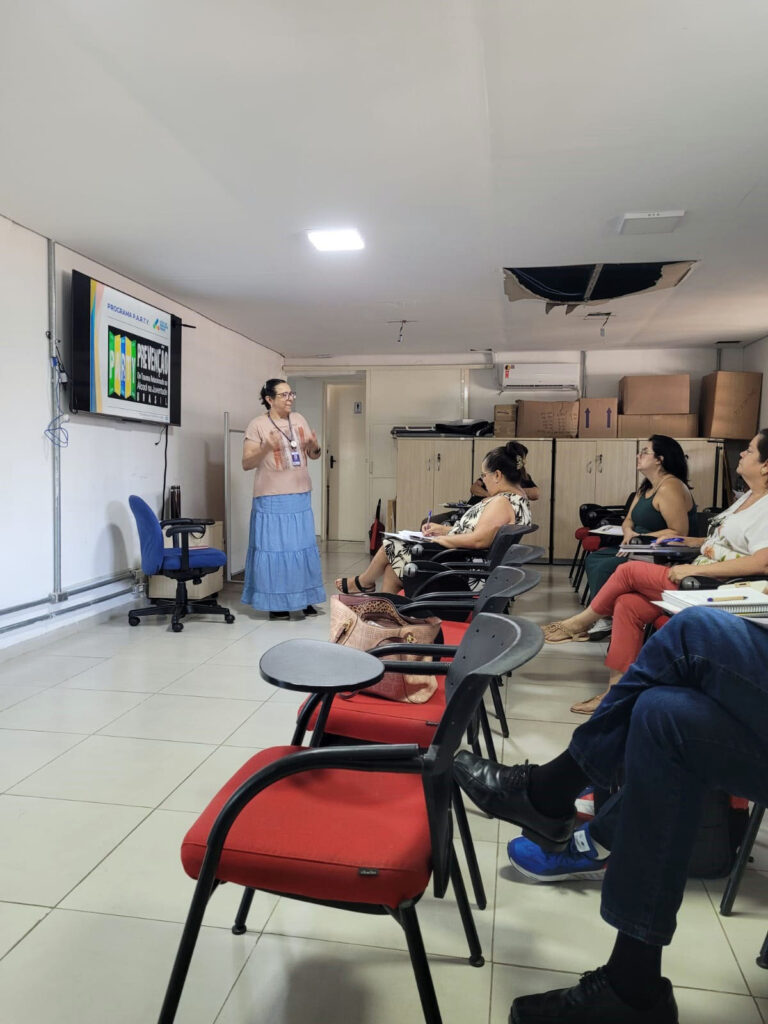 Reunião define encontros de programa contra alcoolismo na juventude