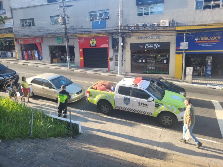 Agentes de trânsito recuperam veículo furtado e devolvem ao proprietário