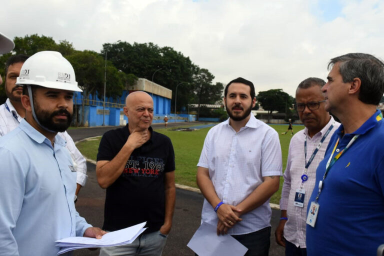 Prefeitura inicia obras em campo da Ponte Grande no Programa Gramadão