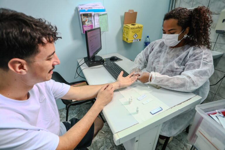 Quatro UBS abrem neste sábado com foco em vacinação e prevenção às hepatites virais