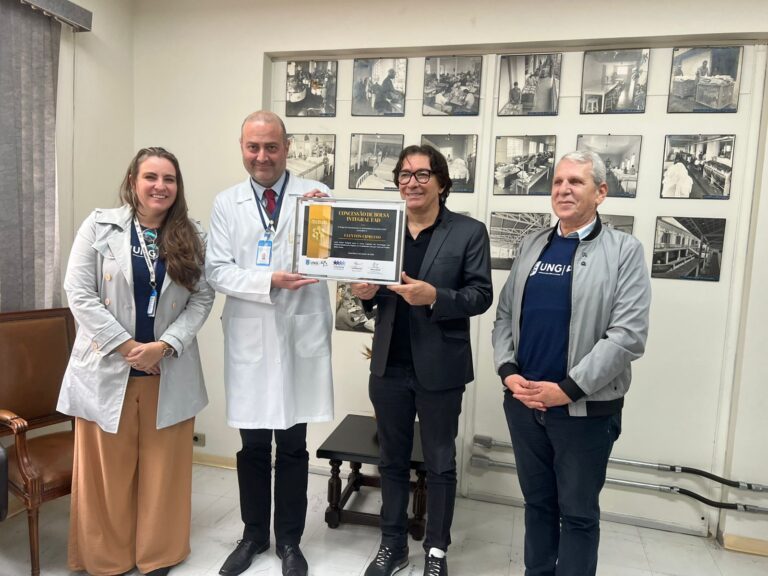 Tetraplégico hospitalizado há 24 anos ganha nova chance de estudar com equipamento adaptado e bolsa de graduação