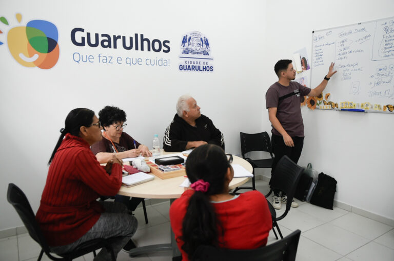Curso gratuito de inclusão digital para idosos ofertado pela Prefeitura tem vagas abertas