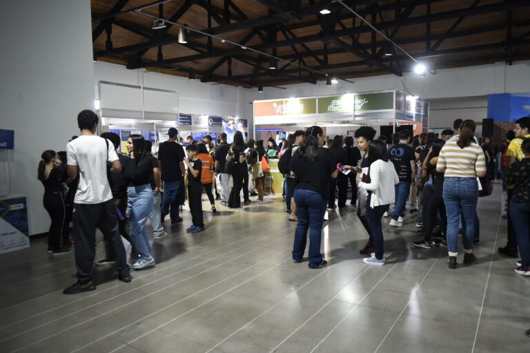 Abertura da Feira do Estudante de Guarulhos terá apresentações da Orquestra Jovem e do cantor Cacau Santos