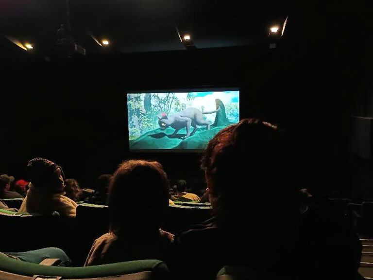 PCDs acolhidas pela Prefeitura de Guarulhos assistem a filme vencedor do Oscar em sessão gratuita