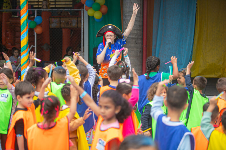 Festa das Crianças anima público cheio de energia dos CEUs Ottawa e Rosa de França