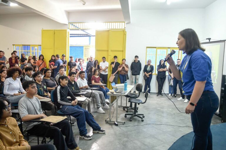Projeto Partiu Trampo encaminha 105 estudantes para vagas de jovem aprendiz