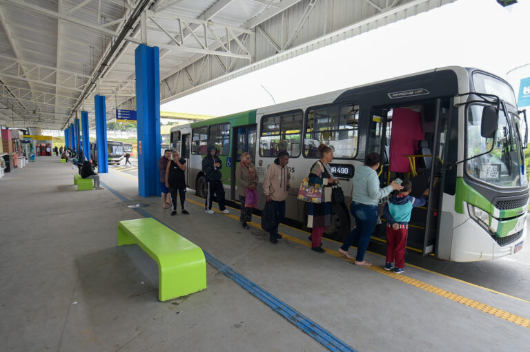 Prefeitura e concessionárias reforçam serviço de ônibus no feriado de Finados