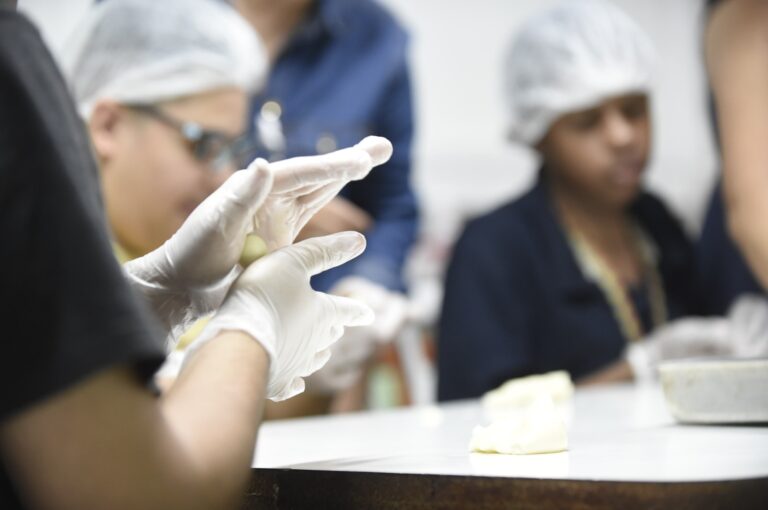 Oficina de culinária com jovens celebra o Setembro Amarelo