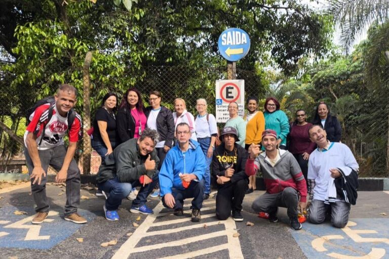 Alunos da Educação de Jovens e Adultos visitam o Zoológico de Guarulhos