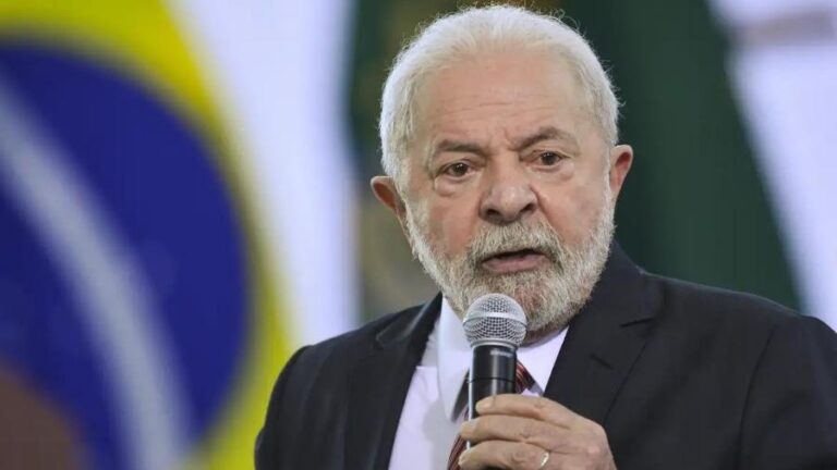 É PROIBIDO dizer todes.