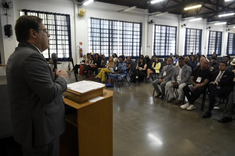 Congresso de Igualdade Racial em Guarulhos reúne mais de 100 pessoas no Adamastor
