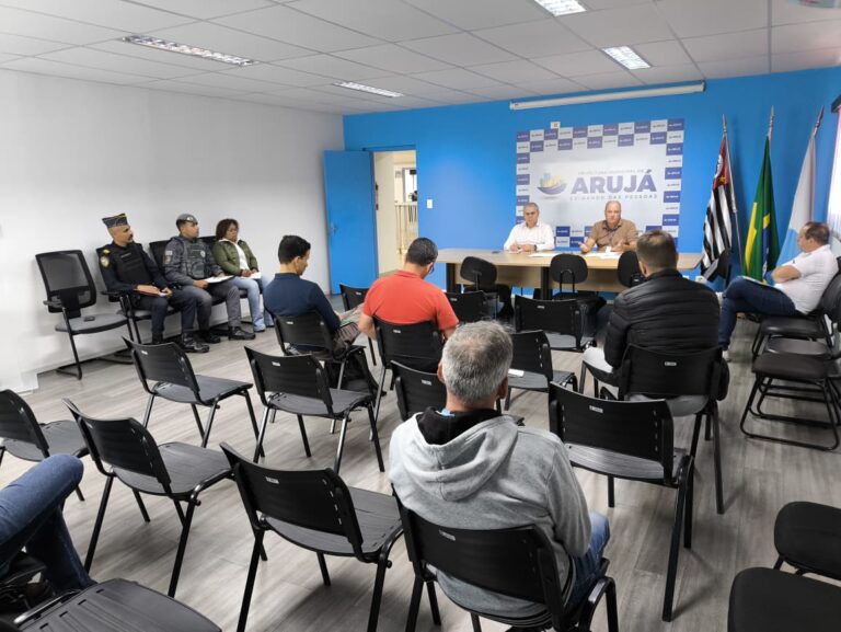 PREFEITURA DE ARUJÁ REALIZA REUNIÃO DE ALINHAMENTO PARA O ENFRENTAMENTO DO PERÍODO DE CHUVAS E VENTOS EXTREMOS